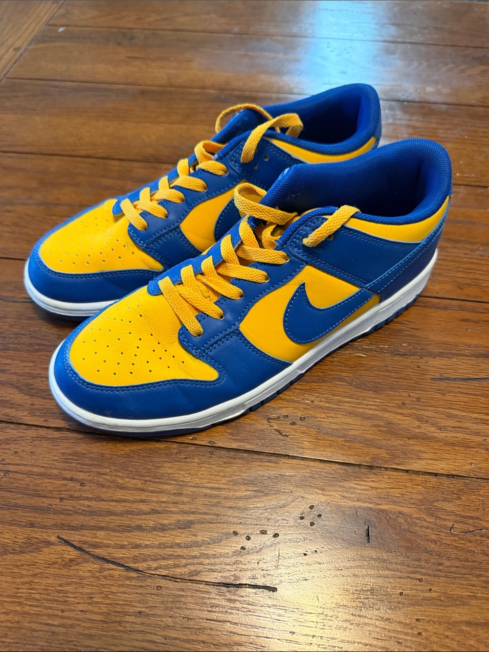 Nike PITT Low-Top Sneakers in Blue & Yellow